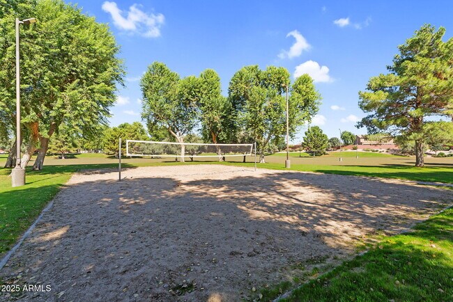 Building Photo - 10226 E Lakeview Ave