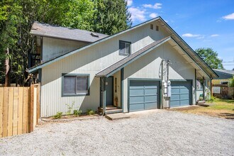 Building Photo - Westside 2BD Duplex