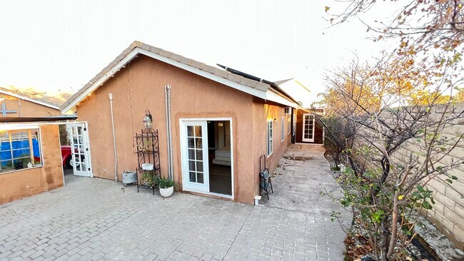 Building Photo - 17858 Sidwell St