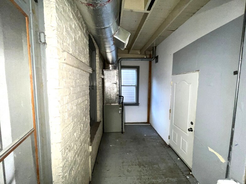 Building Photo - 3105 W Diversey Ave