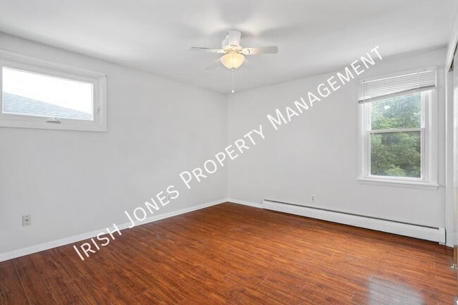 Building Photo - 425 Callodine Ave