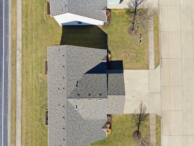 Building Photo - 3509 La Mesa Dr