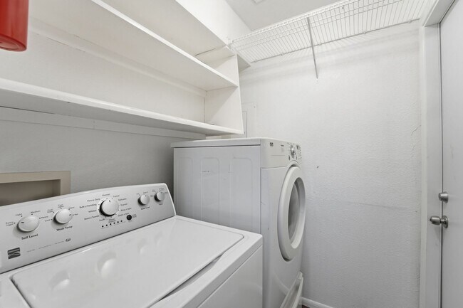 Building Photo - Beautifully maintained 3-bedroom, 2.5-bath Condo in the heart of Phoenix!