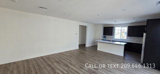 Building Photo - 1695 Placer Pl