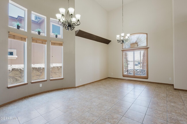 Building Photo - 3733 Tierra Campa Dr