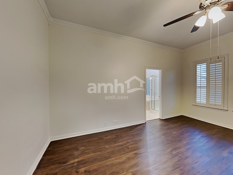 Building Photo - 105 Broken Arrow St