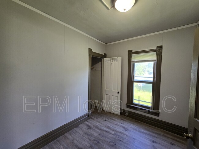 Building Photo - 333 Cottage St