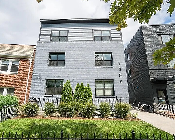 Building Photo - 1258 Holbrook Ter NE