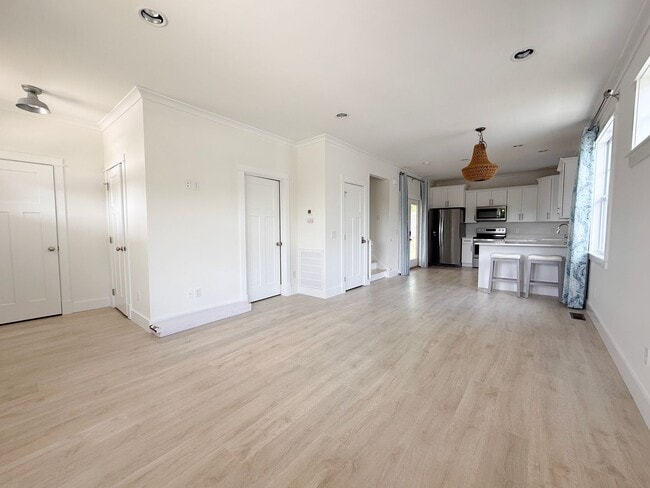 Building Photo - Pet-Friendly 3-Bedroom Home with Bright, Airy Coastal Style