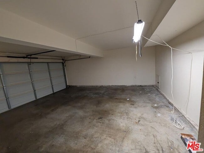 Building Photo - 10051 Topanga Canyon Blvd