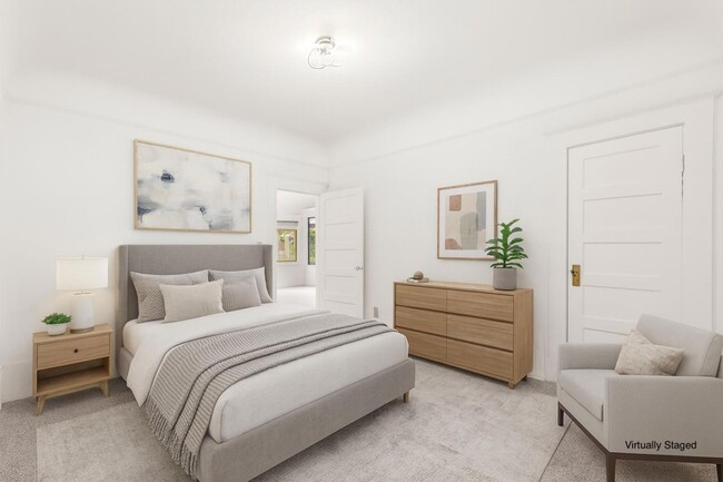 Building Photo - 17 Oak St