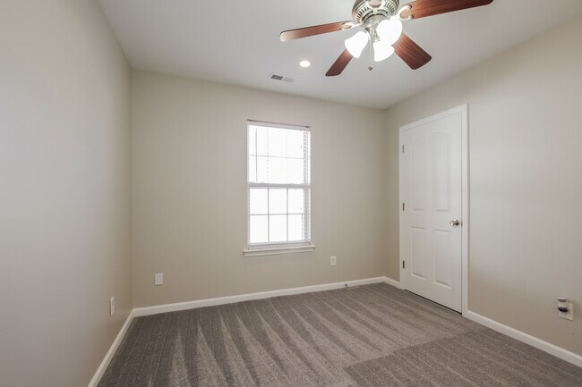 Building Photo - 1003 Washburn Ct