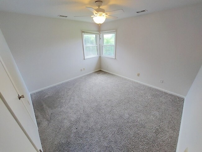 Building Photo - CUTE AND COZY 3 BEDROOM HOME AT BUCKROE BEACH FOR RENT!!!