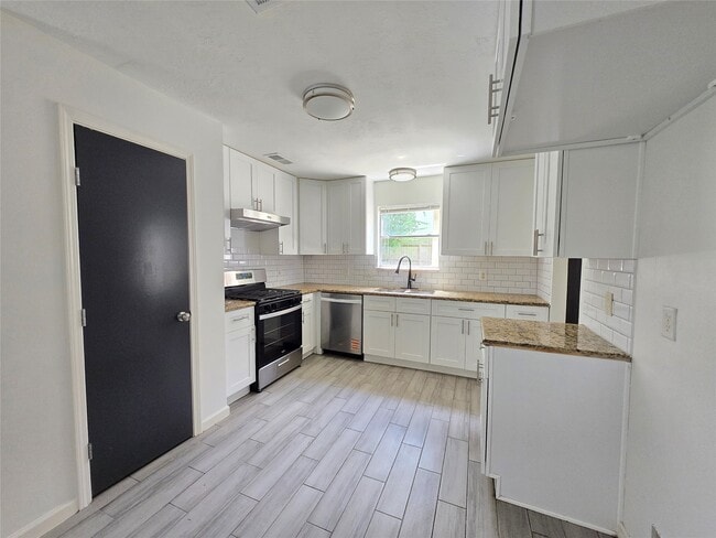 Building Photo - 11735 Sunny Stream Dr