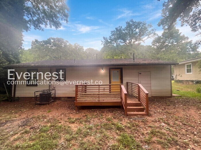 Building Photo - 3119 Lone Oak Ave SW