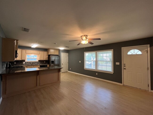 Building Photo - Ready for move in
