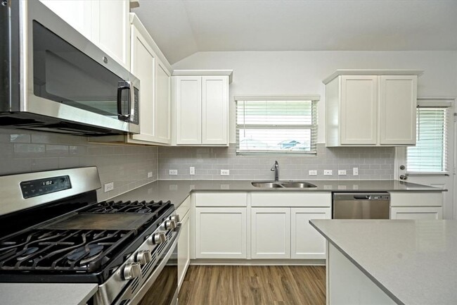 Building Photo - 180 Madrid