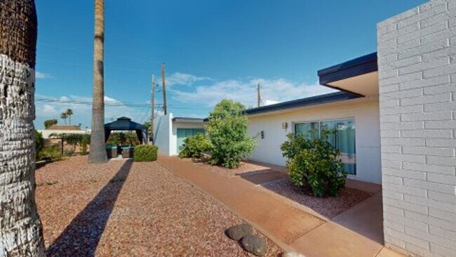 Building Photo - 1714 E Ocotillo Rd