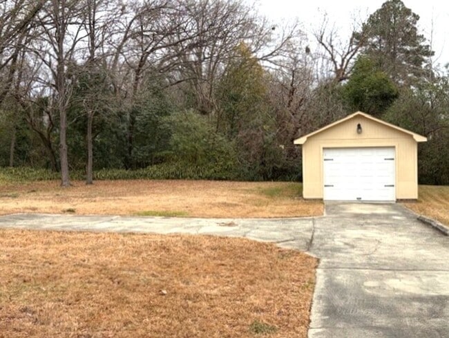 Building Photo - ~~~ What a gem!!- 2 Bedroom Home w/Great features!~~~