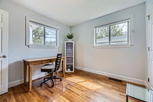 Building Photo - 2BD, 1BA Half-Duplex in Platt Park with Oversized 2-Car Garage