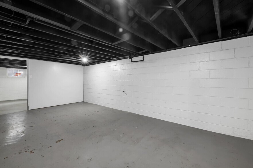 Building Photo - 8593 Engler ave