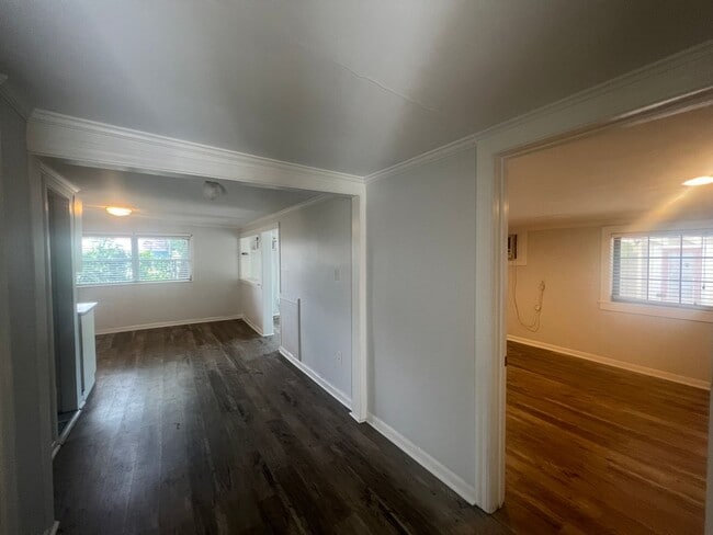 Building Photo - 1609 14th Ave W