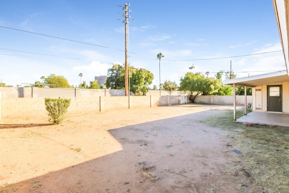 Building Photo - 3039 S Kenneth Pl