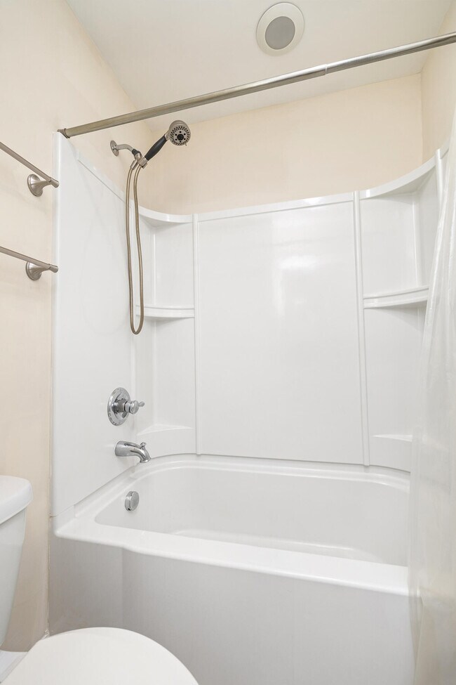 Building Photo - 865 Cormier Dr