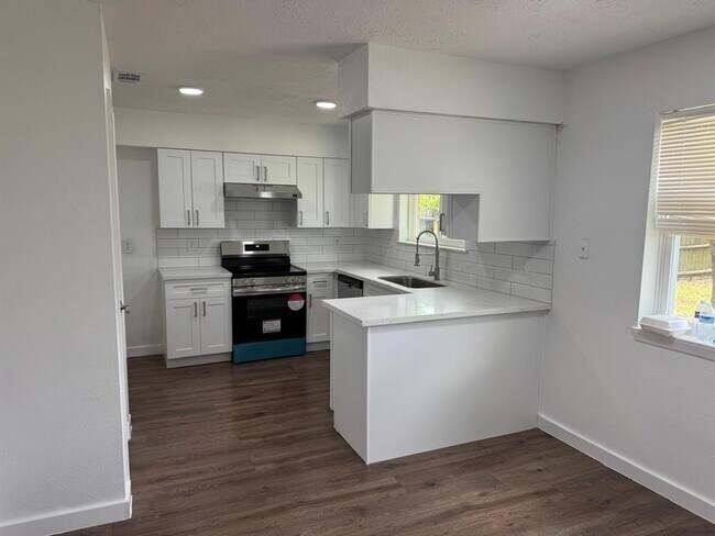 Building Photo - 23911 Verngate Dr
