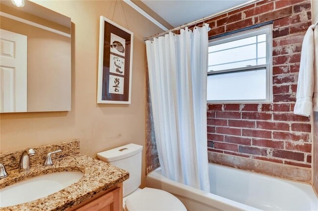 Building Photo - 24 Daniel St SE