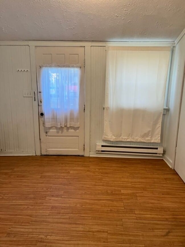 Building Photo - Charming Single Family Home with detached ...