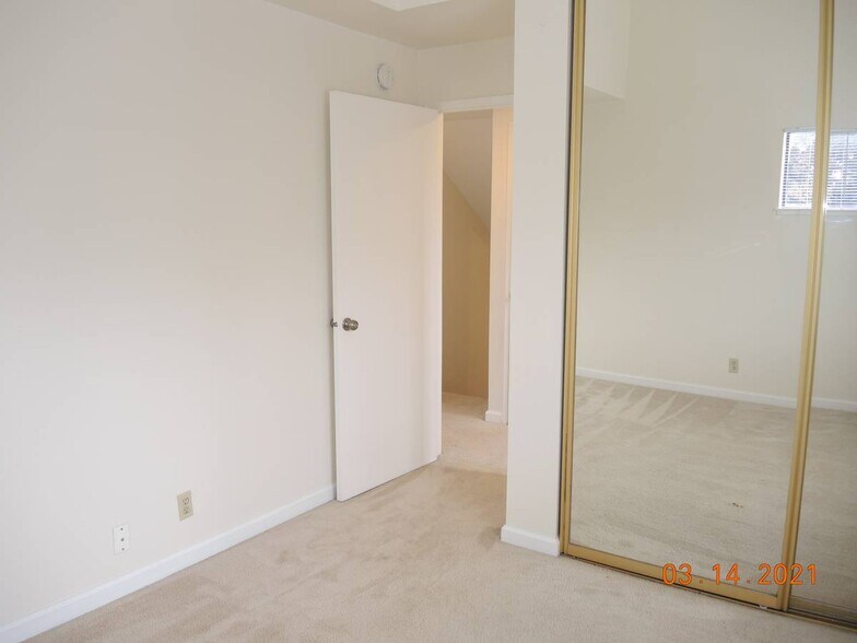 Building Photo - 47109 Benns Ter