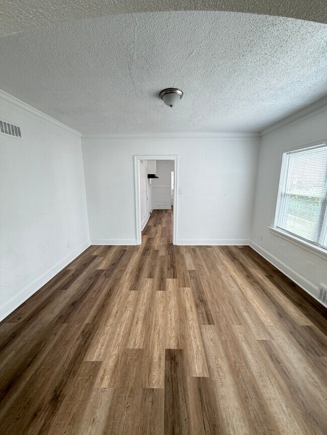 Building Photo - Historic District Home 3bd 2 baths