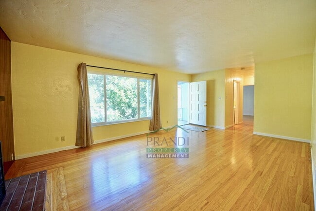 Building Photo - 2309 Fifth Ave