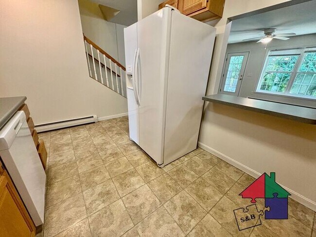 Building Photo - Beautiful Milton 2 Bedroom - Attached Garage!