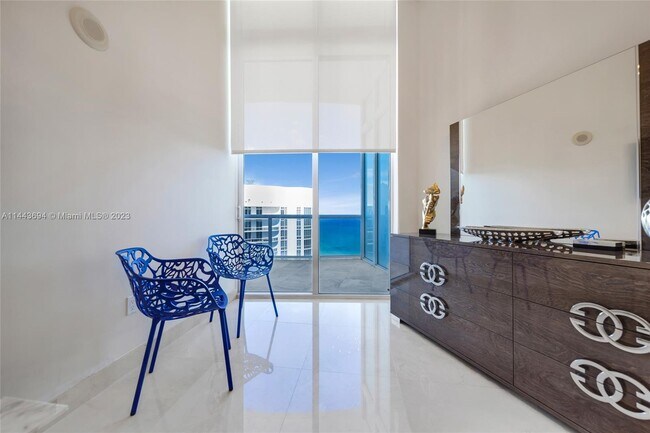 Building Photo - 15811 Collins Ave