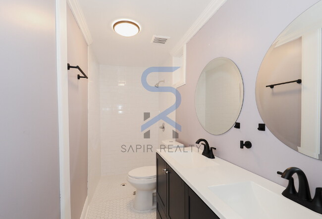 Building Photo - Move in before November 15th and choose yo...