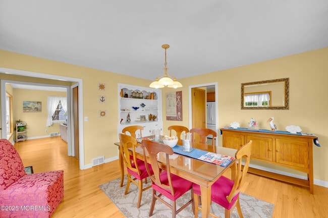 Building Photo - 2203 3rd Ave