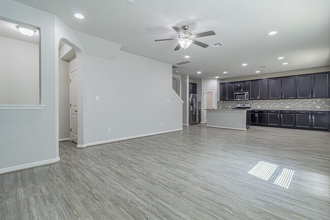 Building Photo - GORGEOUS 4BR 2.5 BATH WITH LOTS OF NEIGHBORHOOD AMENITIES! Available August 7th!