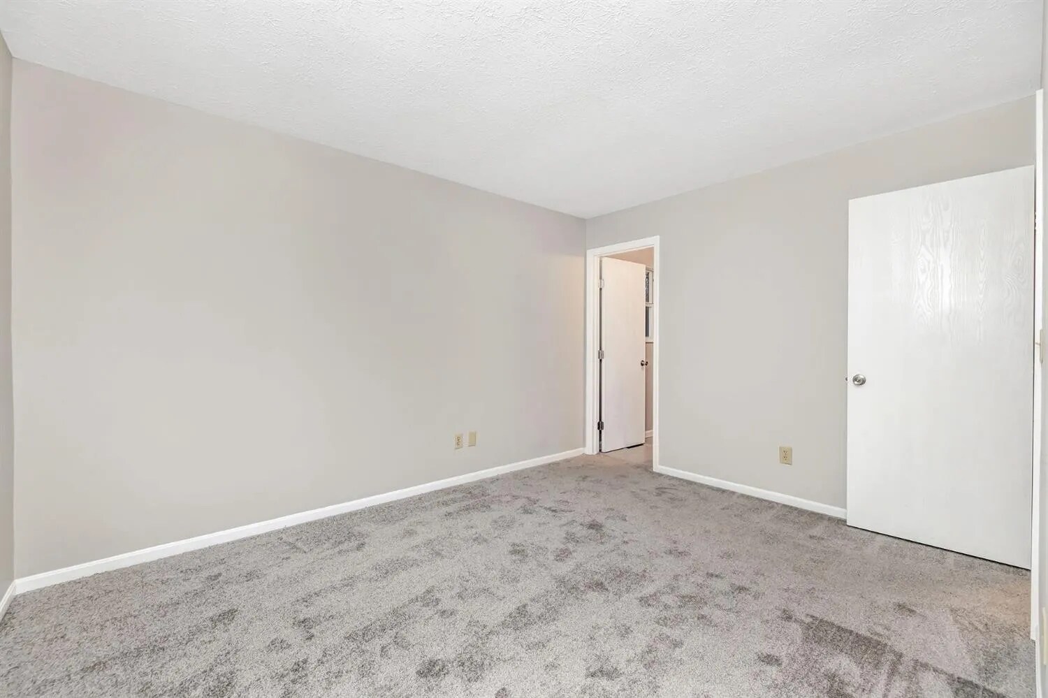 Building Photo - 915 Venetian Ter