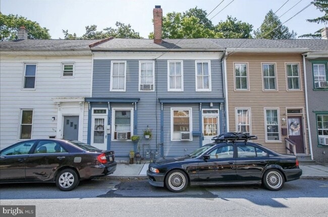 Primary Photo - Nice 2 Bedroom 2 Bath Townhouse