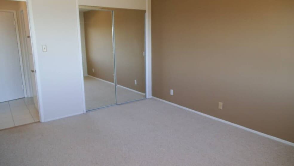 Building Photo - 350 Glenview Drive