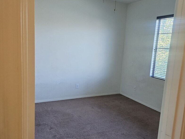 Building Photo - 7716 S 37th Way