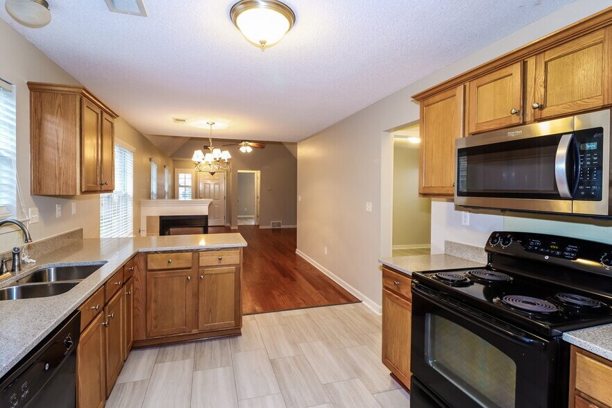 Building Photo - 8595 Griffin Park Dr