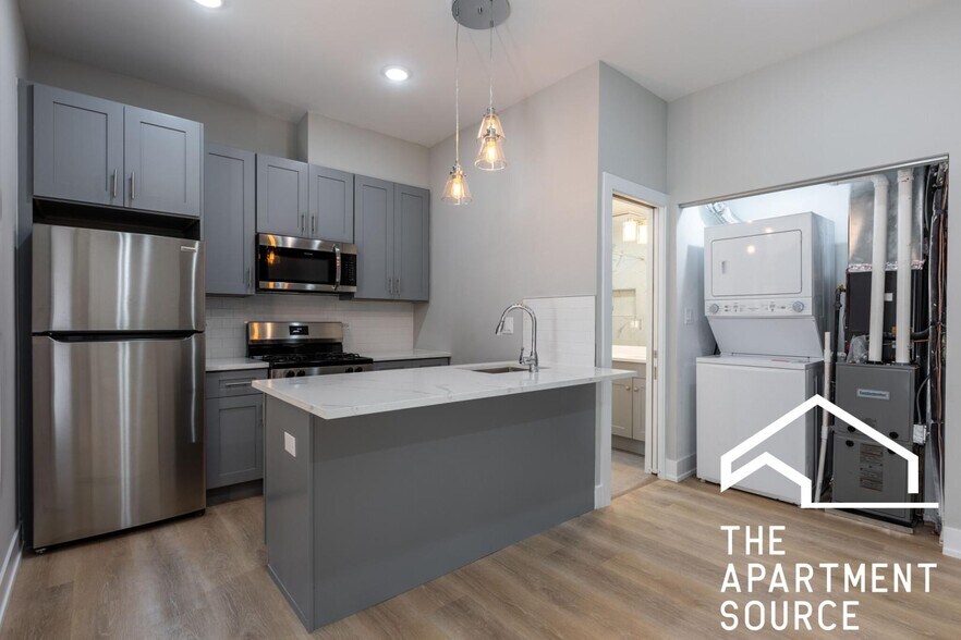 Building Photo - 438 W Belden Ave