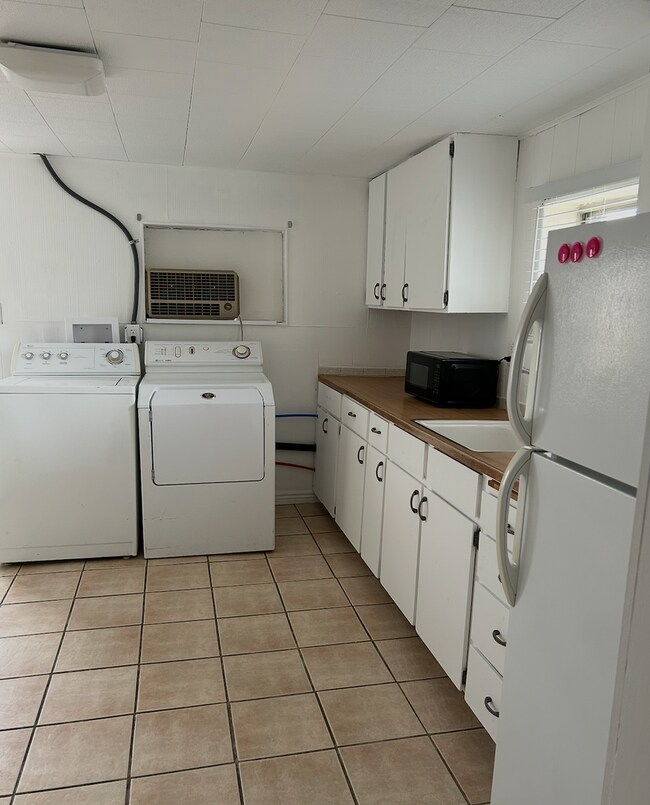 Building Photo - 239 S 200 W
