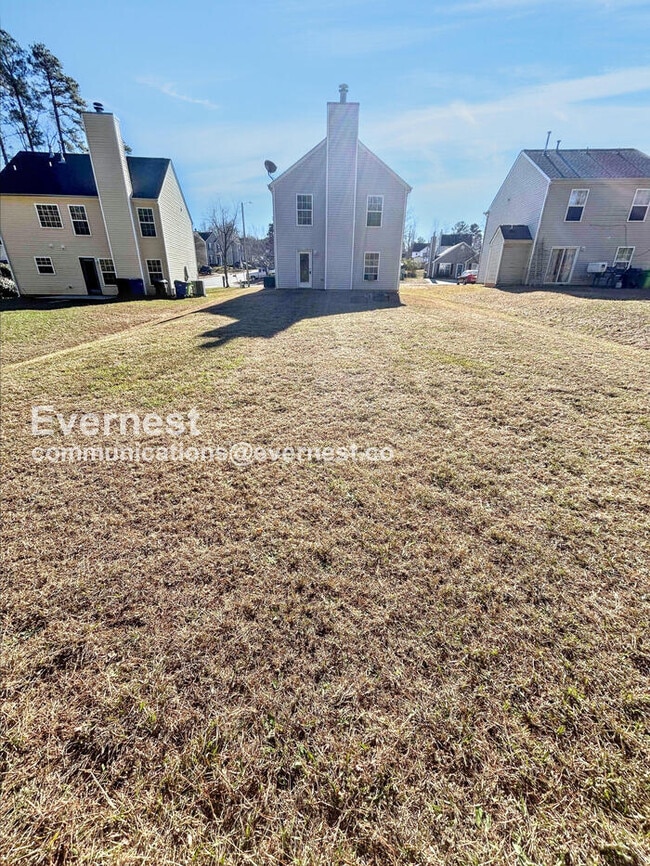 Building Photo - 941 Ujamaa Dr