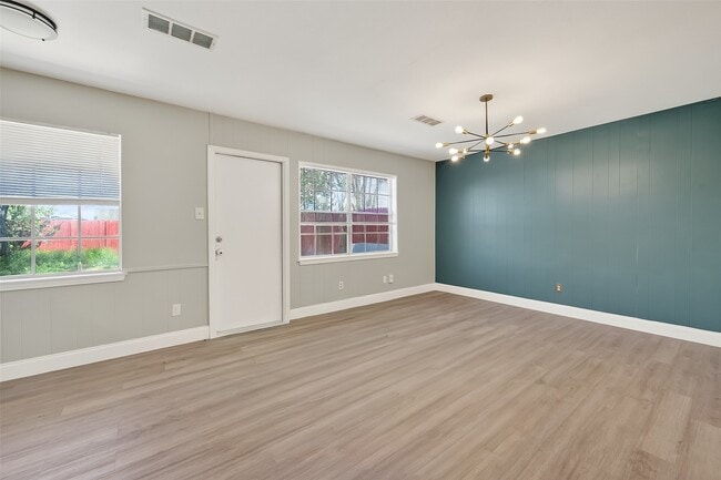 Building Photo - 12211 Chimney Rock Rd