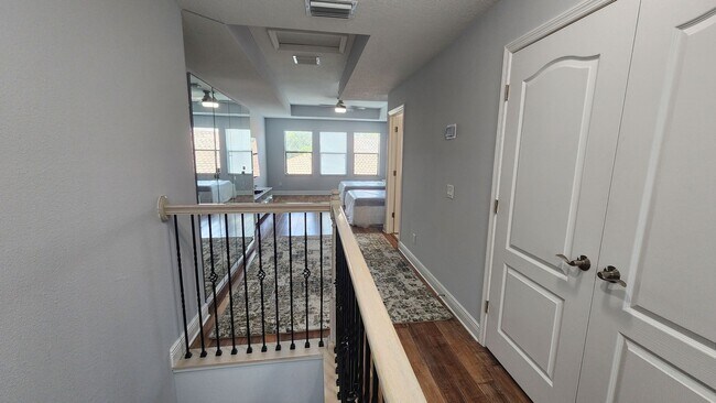 Building Photo - Lakeview Turnkey Furnished Home with Resor...