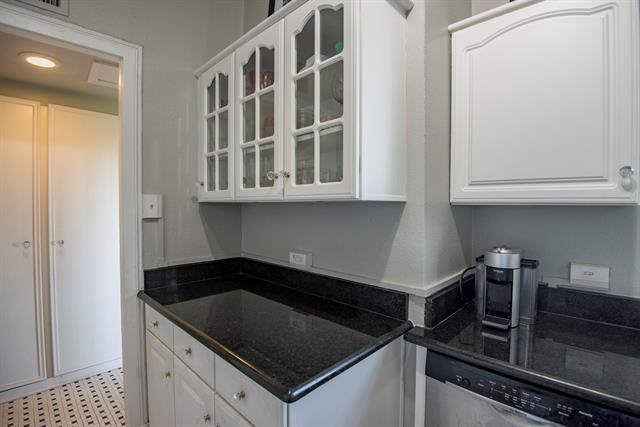 Building Photo - 2306 Park Pl Ave